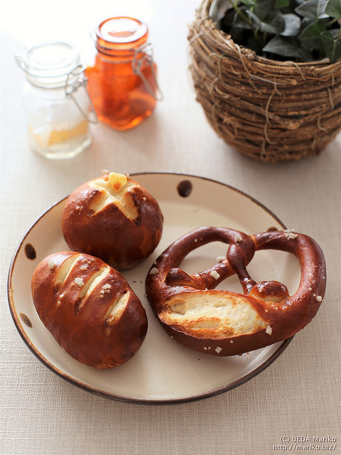 ラウゲンブロートとプレッツェル HomeBakery MARI no HEYA